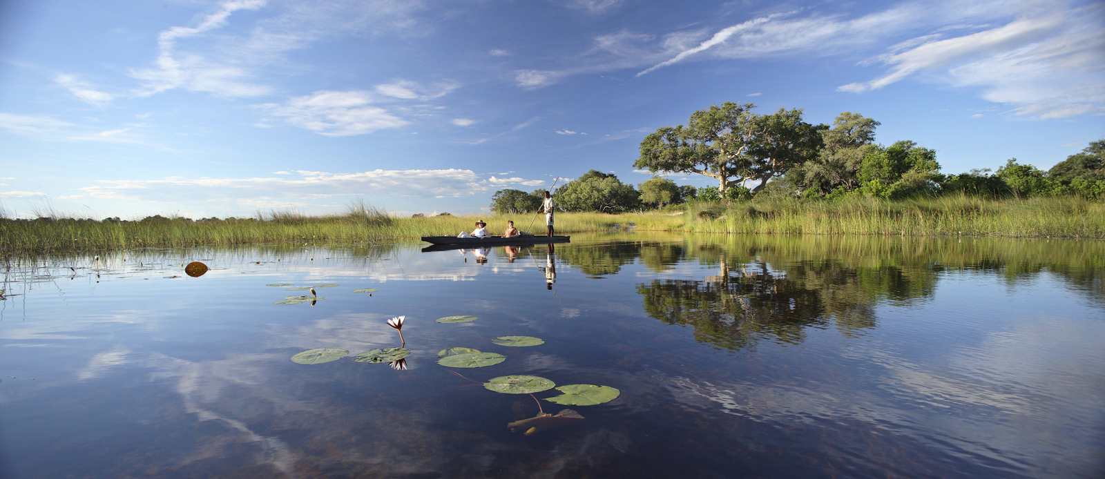 andBeyond Sandibe Okavango Safari Lodge andBeyond Sandibe Okavango Safari Lodge: Mokoroausflug