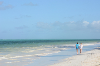 Breezes Beach Club: Beach Walk