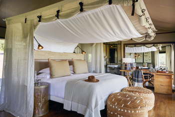 Legendary Mwiba Lodge: King-size Bed