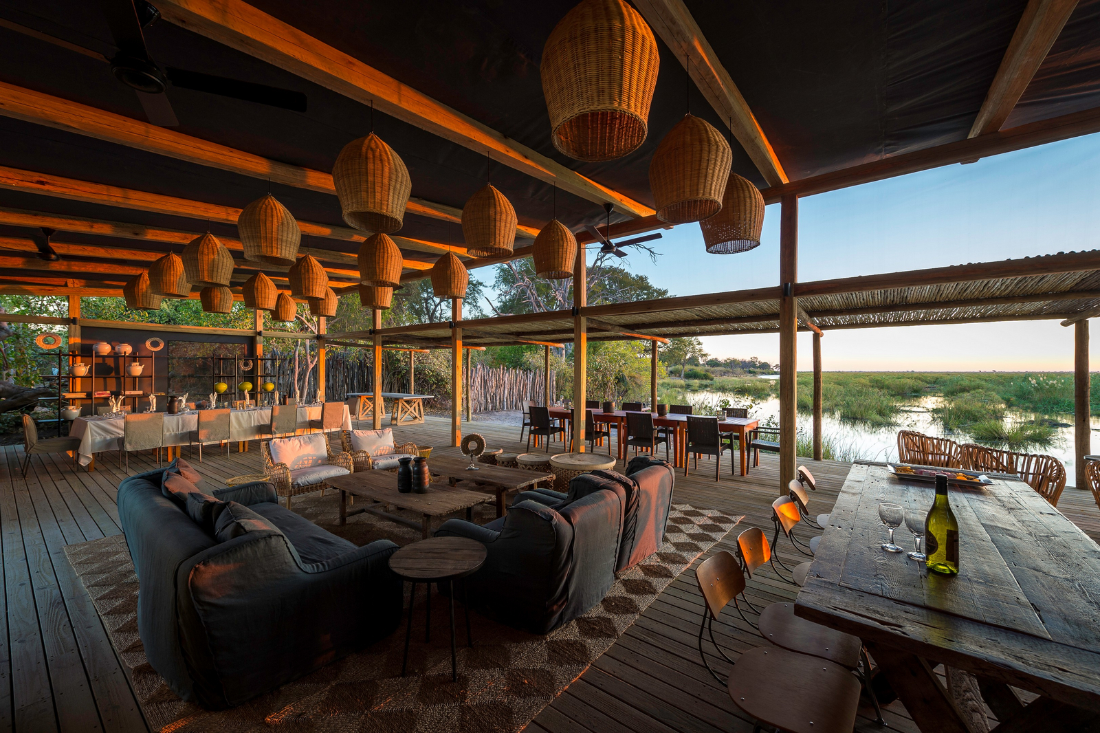 Linyanti Tented Camp Linyanti Tented Camp: Blick durch das Hauptgebäude