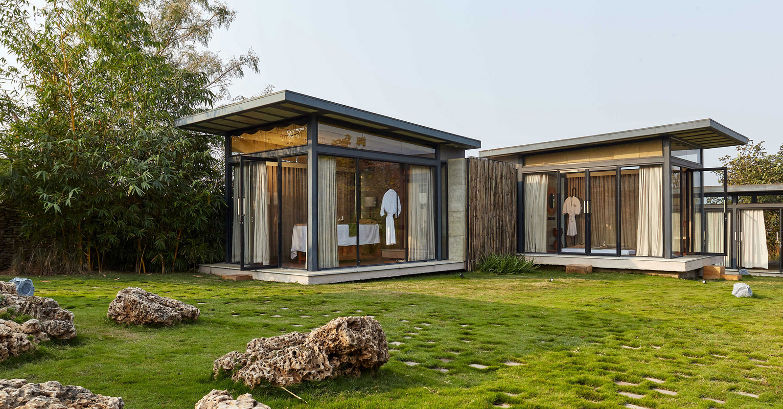 Woods at Sasan Woods at Sasan: Studios im Garten