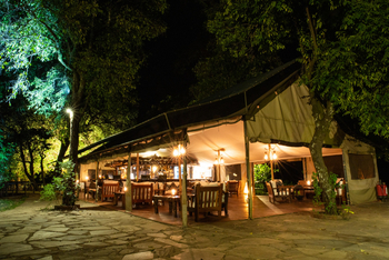 Governors' Camp: Loungezelt