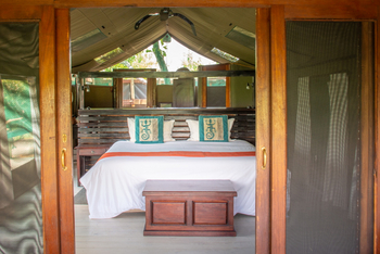 Gunn's Camp: Doppelbett