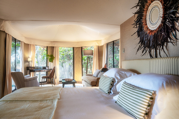 Ilkeliani Camp: Premium Suite - Bett