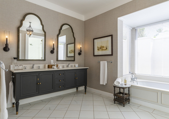 Long Lee Manor: Gästebad