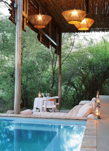 Matetsi Victoria Falls: Pool mit Beleuchtung