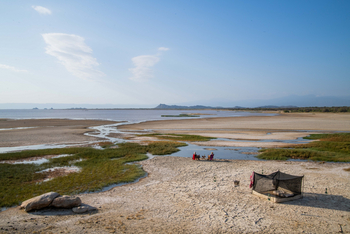 Ombako Fly Camp: Landschaft am Seeufer