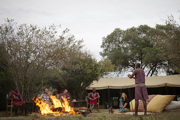 Serian Nkorombo Mobile: Lagerfeuer