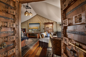 The Zanji Suite at Tembo Plains: Blick ins Zelt