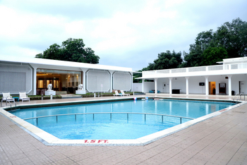 Chandela: Swimming Pool