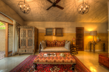 Chobe Game Lodge: Triple - Sofa