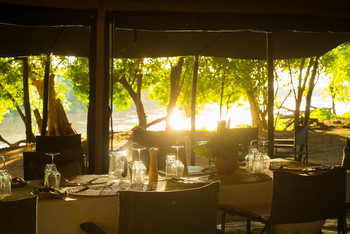 Lale's Camp: Sonne im Speisezelt