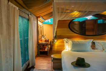 Mma Dinare Camp: Durchgang zum Bad