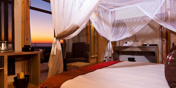 Dolomite Camp: Moskitonetz und Waschbecken