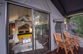 Khwai Expeditions Camp: Gästezimmer mit Terrasse