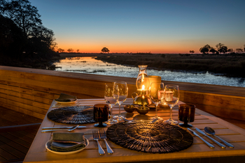 King's Pool Camp King's Pool Camp: Dinner in der Dämmerung