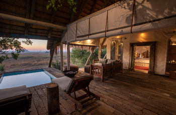 Selinda Camp Selinda Camp: Liegestühle am Plunge Pool