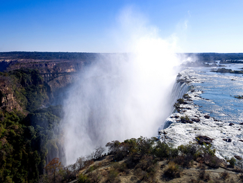 The Royal Livingstone: Gischt über der Schlucht