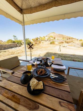 Brij Pola Brij Pola: Lunch am Pool