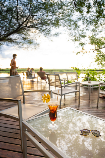 Chobe Safari Lodge: Tische auf dem Sundowner Deck