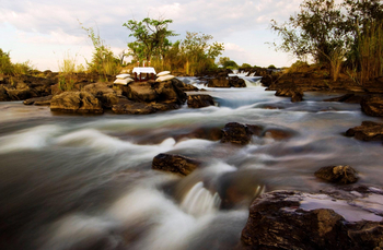 Divava Okavango Lodge and Spa: Lunch auf einer Flussinsel