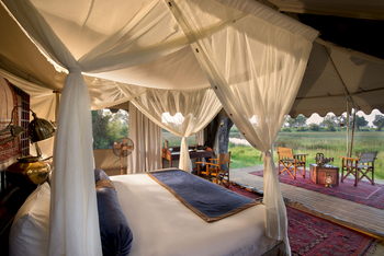 Duba Explorers Camp: Bett vor Veranda