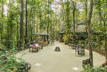 Kanha Jungle Lodge: Feuerplatz