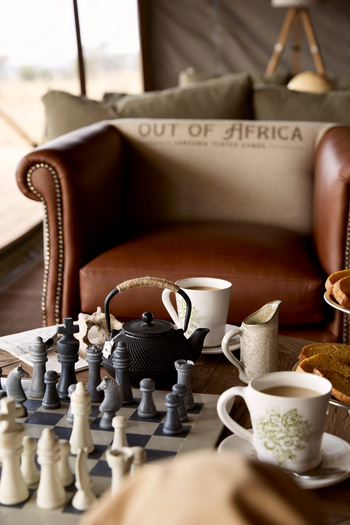 Out of Africa Legend by Laba Explorer: Schach spielen und Kaffee genießen