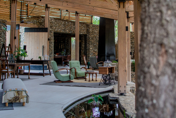 Saseka Tented Camp: Kleiner Teich in der Lounge