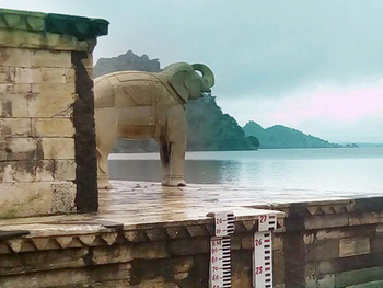 Sawai Vilas: Lake Mansarovar - Elefantenskulptur