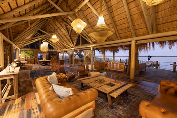 Sitatunga Private Island Camp: Sofaecke mit Ausblick