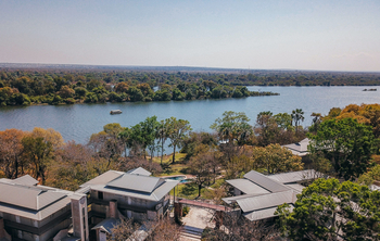 The Palm River Hotel: Lage am Sambesi