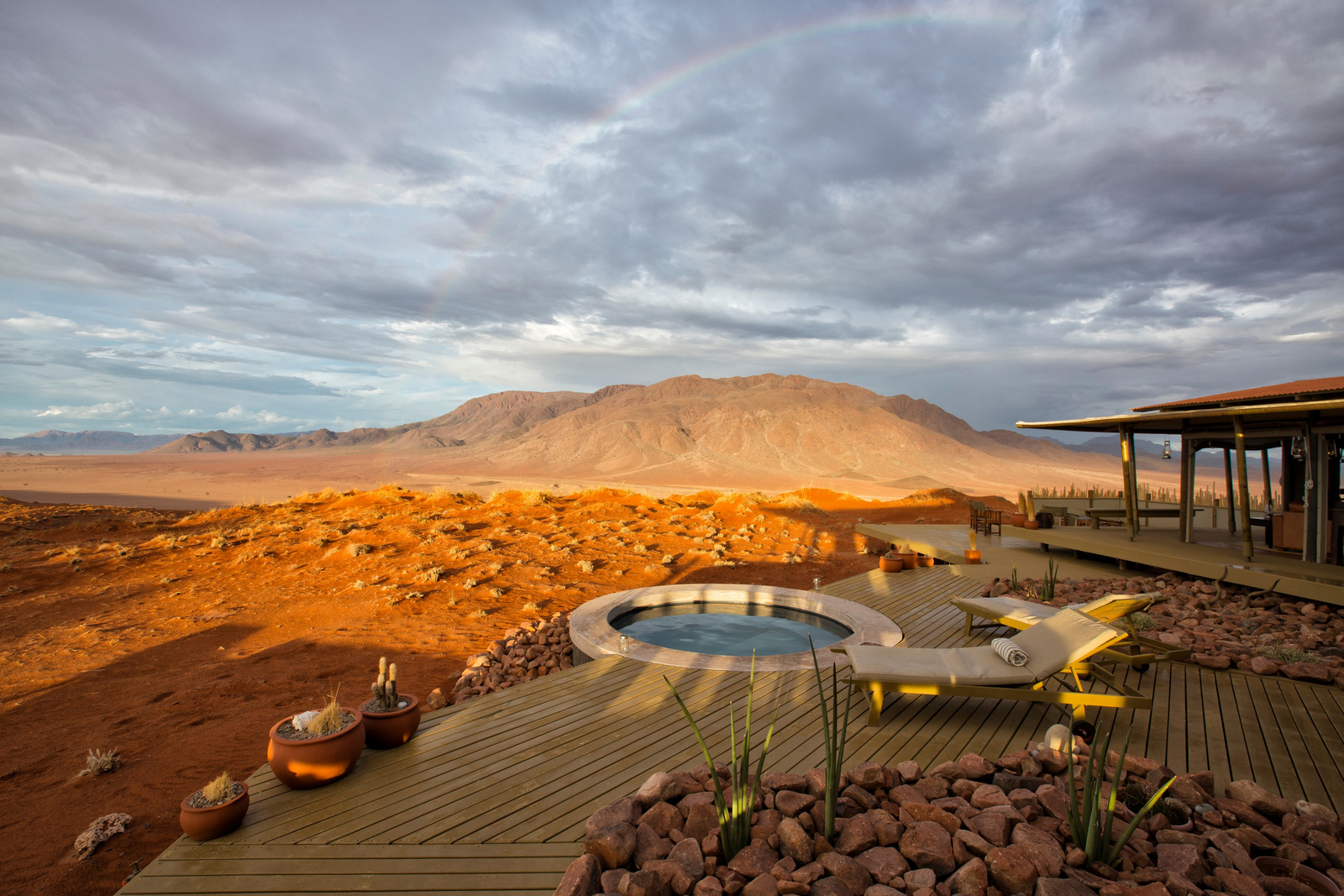 Wolwedans Mountain View Suite Wolwedans Mountain View Suite: Zentrales Deck mit Chiller