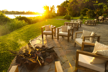 Kanyemba Lodge: Sessel an der Feuerstelle