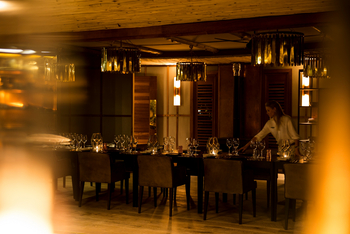 Little Mombo Camp: Dinner Table