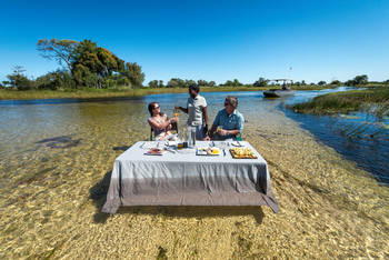 Pelo Camp: Lunch im flachen Wasser