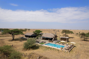 Serengeti Sametu Camp: Poolbereich von oben