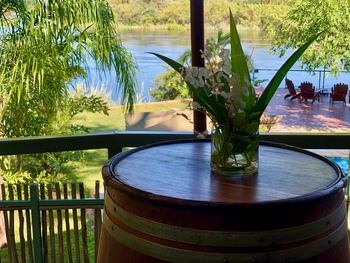 Shametu River Lodge: Blumengesteck