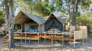 Shinde Footsteps Shinde Footsteps: Gästezelt mit Außendusche