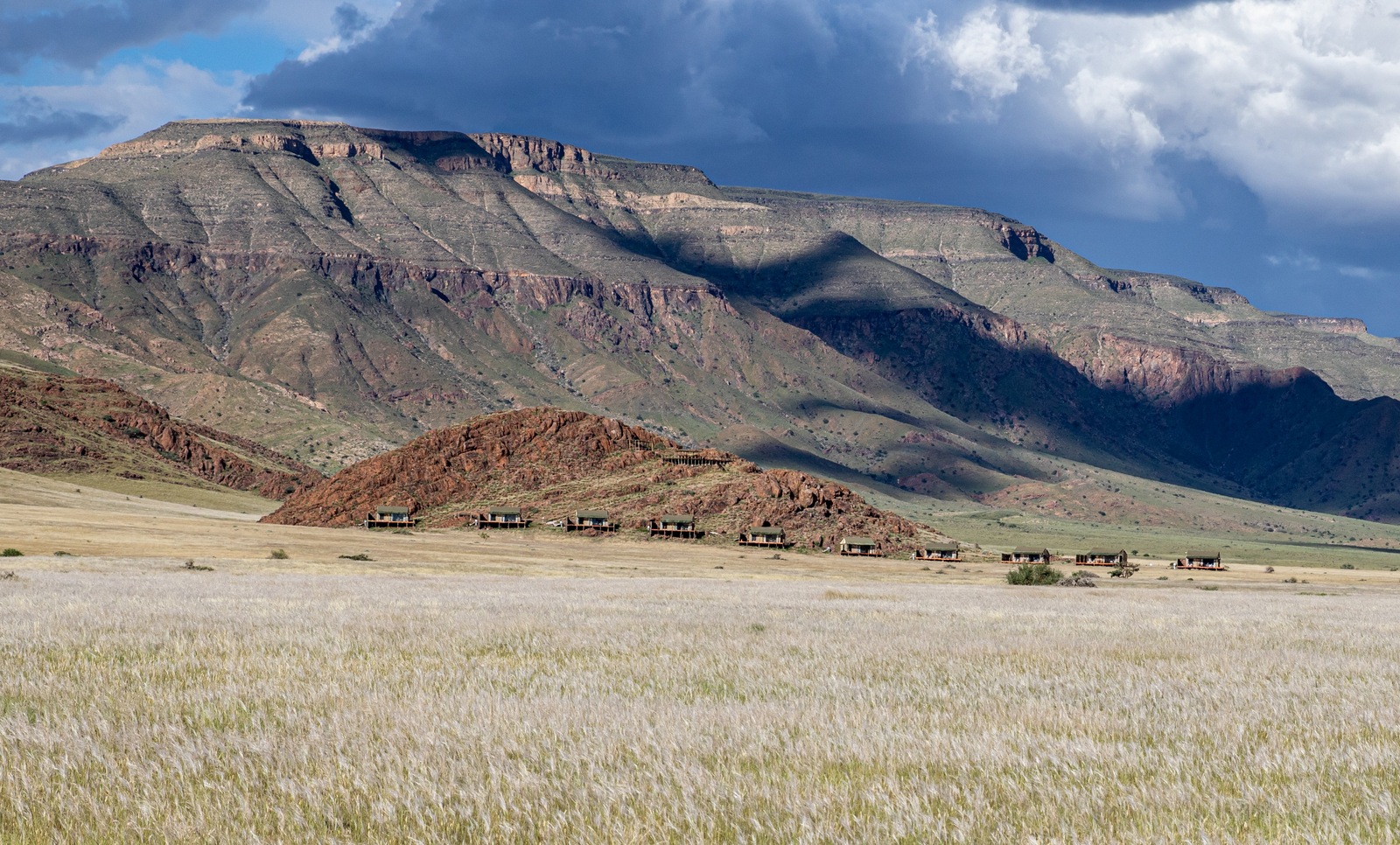 The Elegant Desert Camp The Elegant Desert Camp: Lage an den Foothills der Naukluftberge