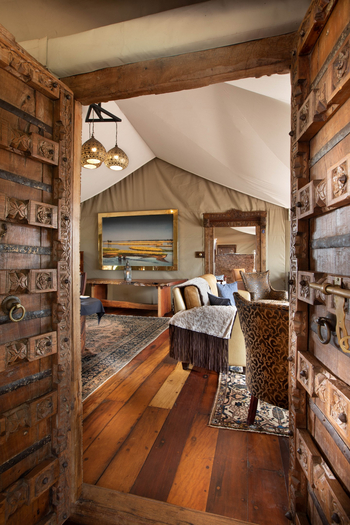 The Zanji Suite at Tembo Plains: Eingangstür Zelt