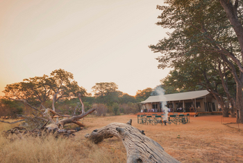 Verney's Camp: Aussenansicht