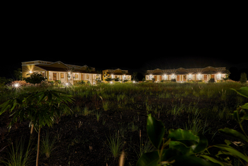 Blackbuck Safari Lodge: Cottage-Blöcke bei Nacht