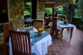 Country-Lodge: Outdoor Dining