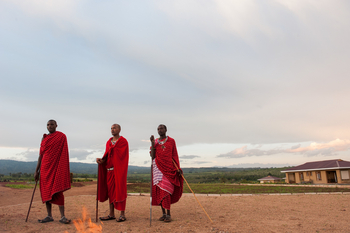 Farm House Valley Lodge: Maasai und Lodge