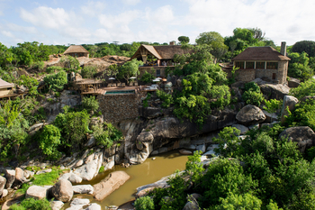 Legendary Mwiba Lodge: Lodge am Arugusinyai River