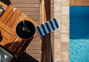 Maramboi Tented Lodge: Handtuch am Pool