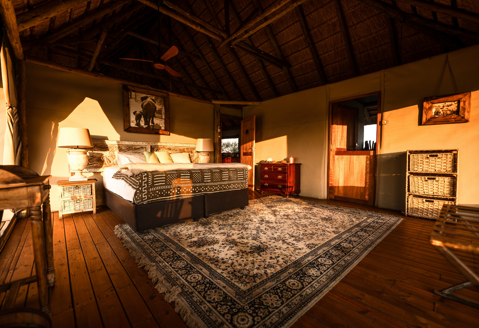 Motswiri Hideaway Motswiri Hideaway: Teppich vor dem Bett