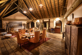 Selinda Suite: Esstosch