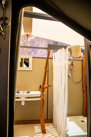 Twyfelfontein Adventure Camp: Halboffenes Bad